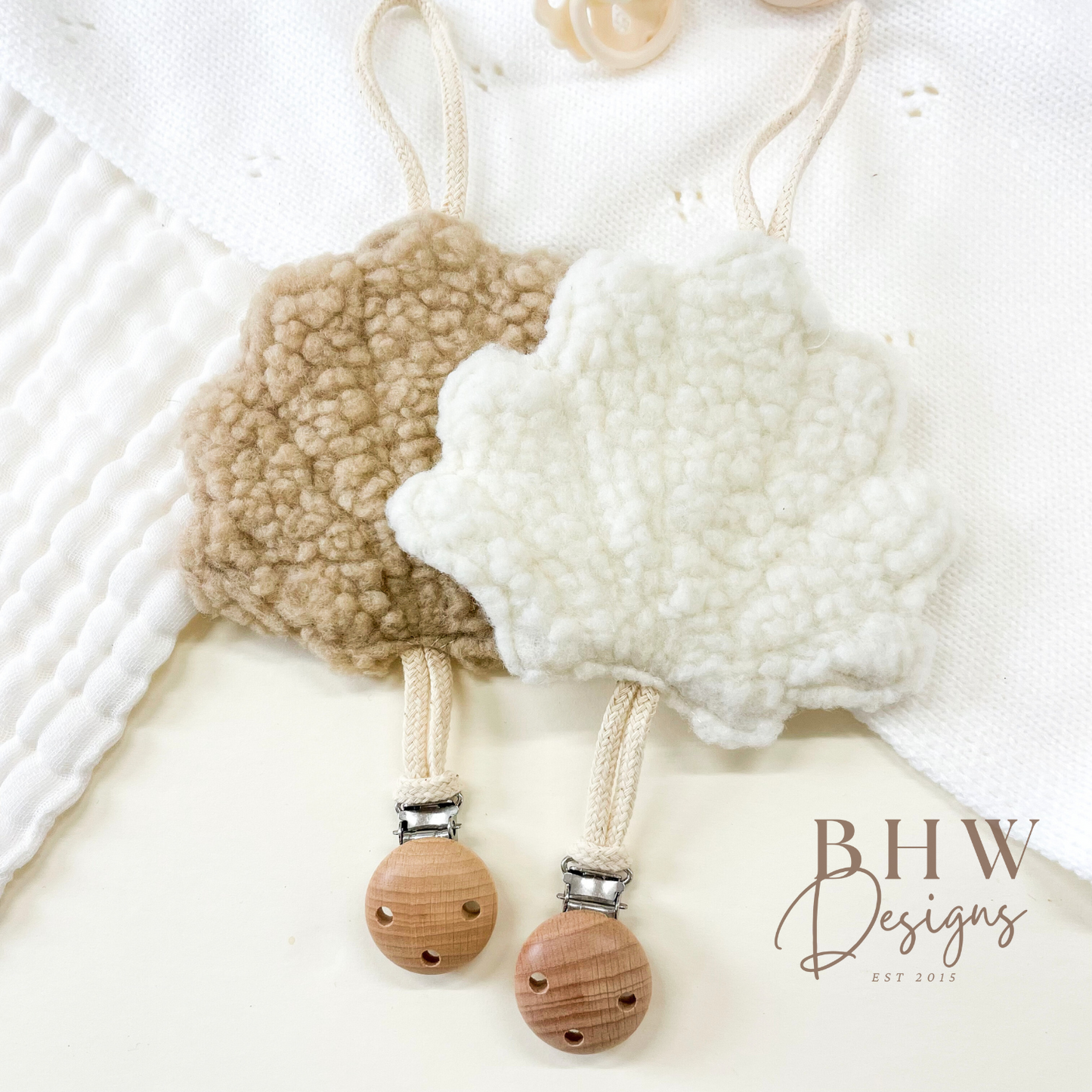 Bouclé Seashell Dummy Clip