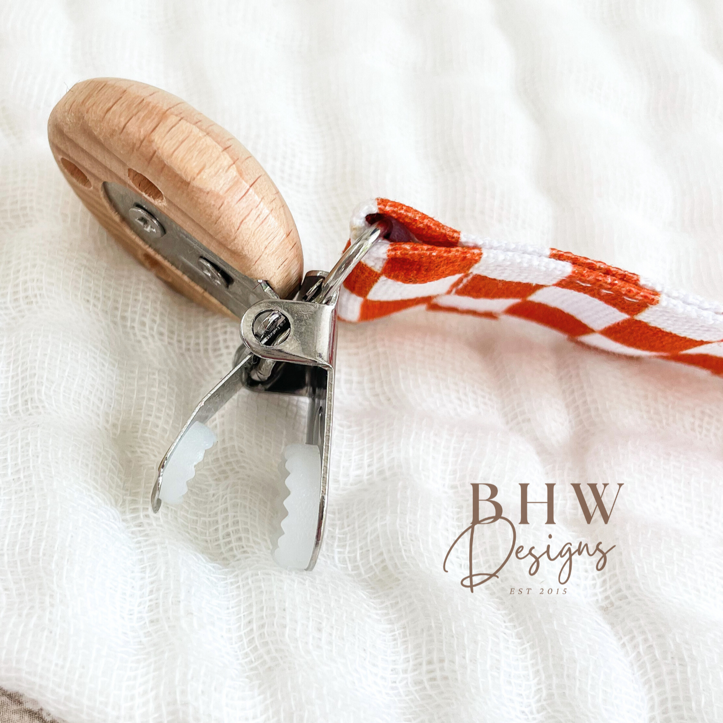 Dummy clip with wooden base.