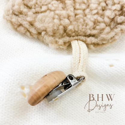 Bouclé Seashell Dummy Clip