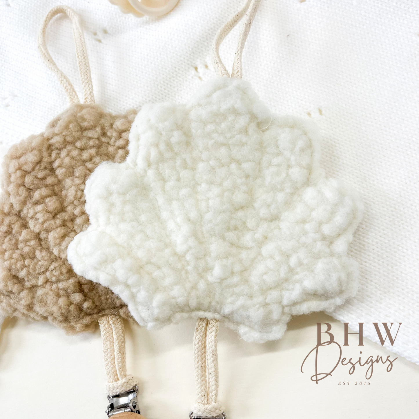 Bouclé Seashell Dummy Clip