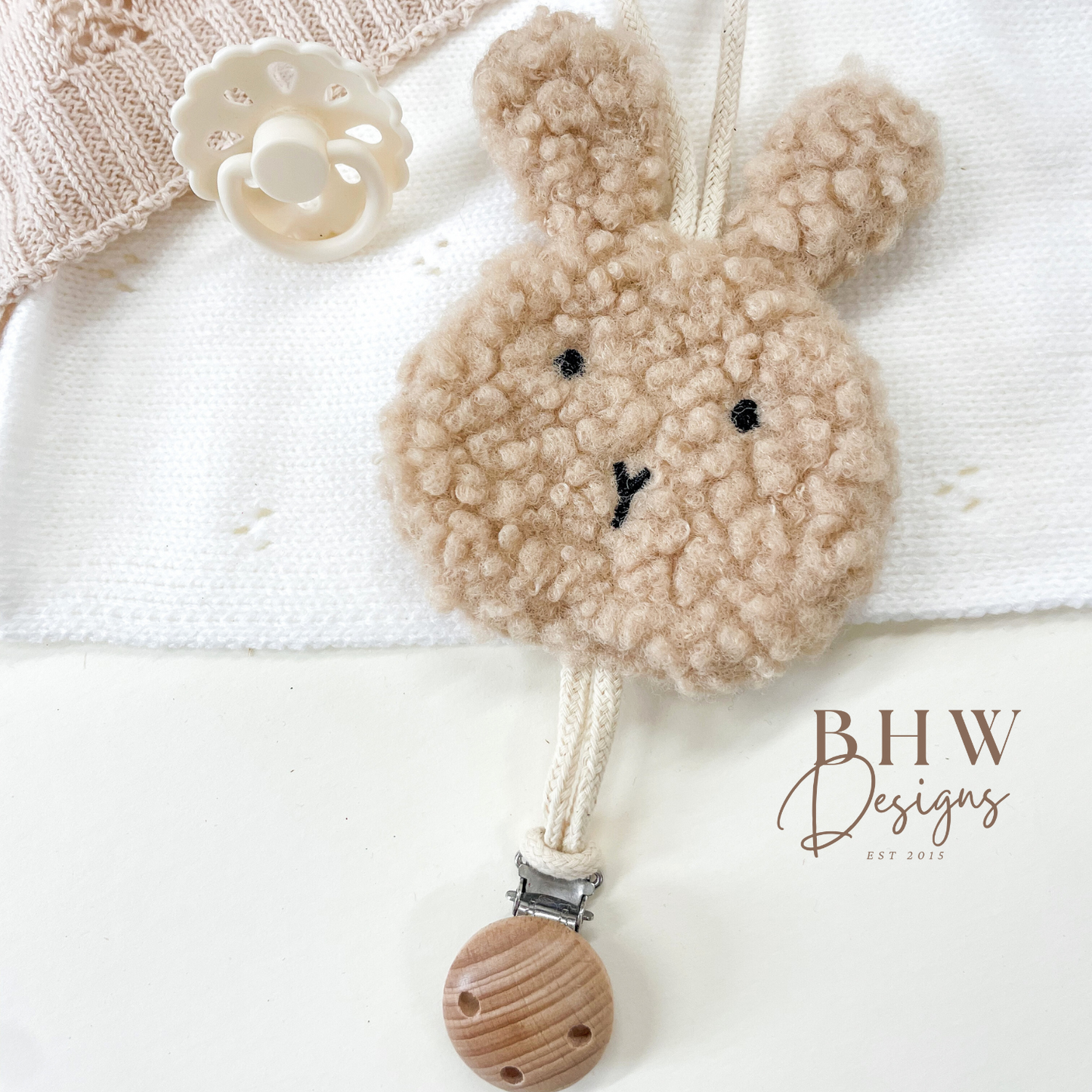 boucle bunny dummy clip in oat