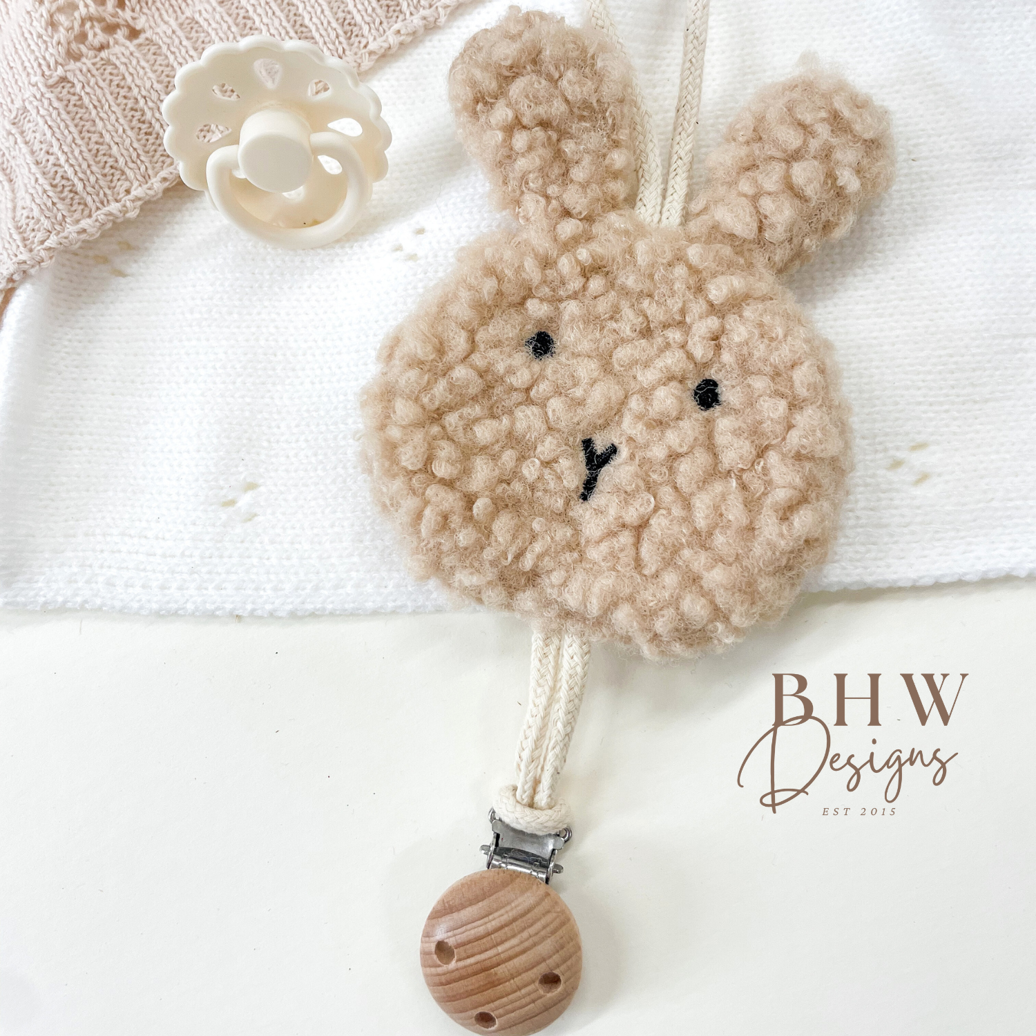 boucle bunny dummy clip in oat